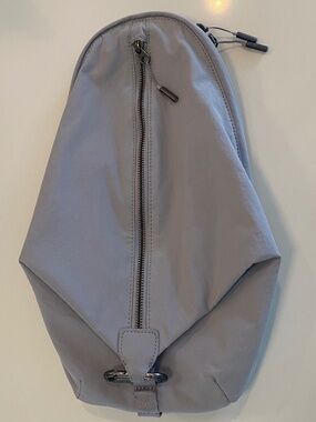 Athleta Kinetic Sling Crossbody | Pale Lavender | Style 656734 | vGUC